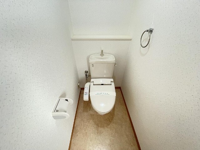 ����4