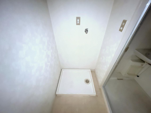 ����16