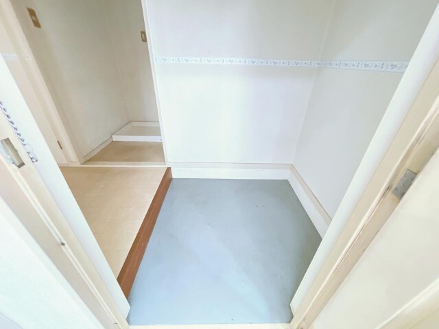 ����8