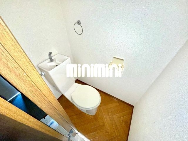 ����5