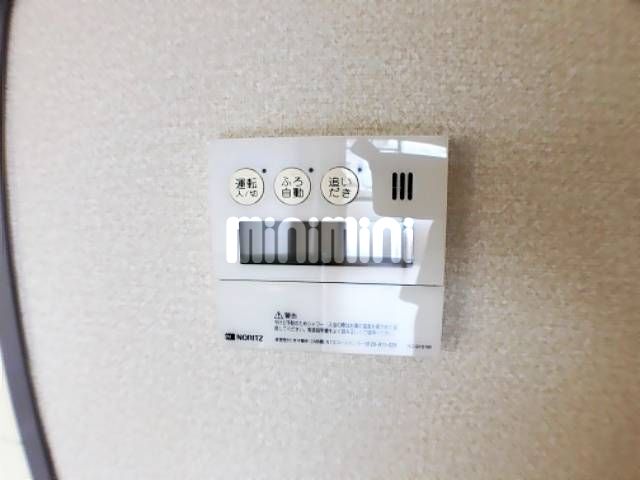 ����12