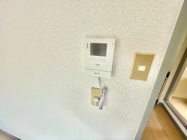 ����12
