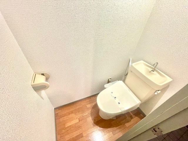 ����4