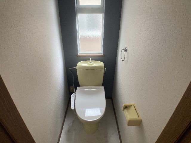 ����4