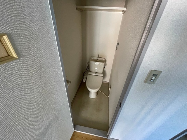����4