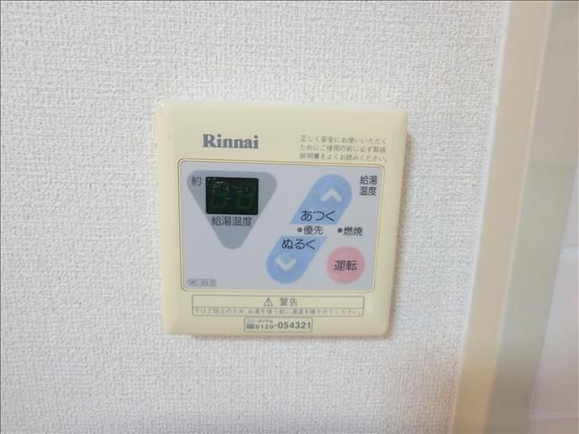 ����9