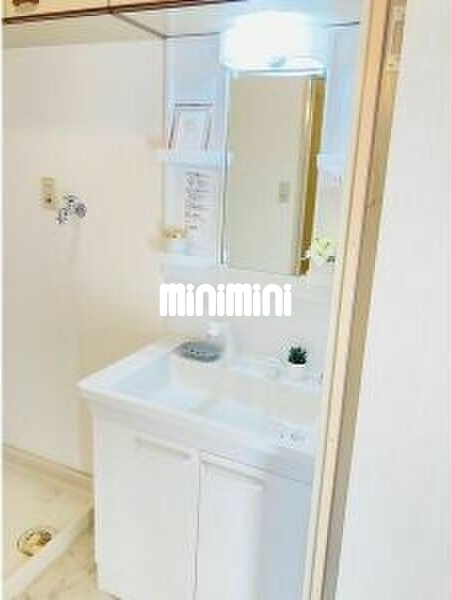 ����3