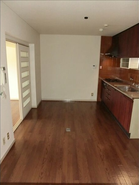 ����16