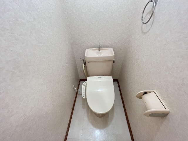 ����4