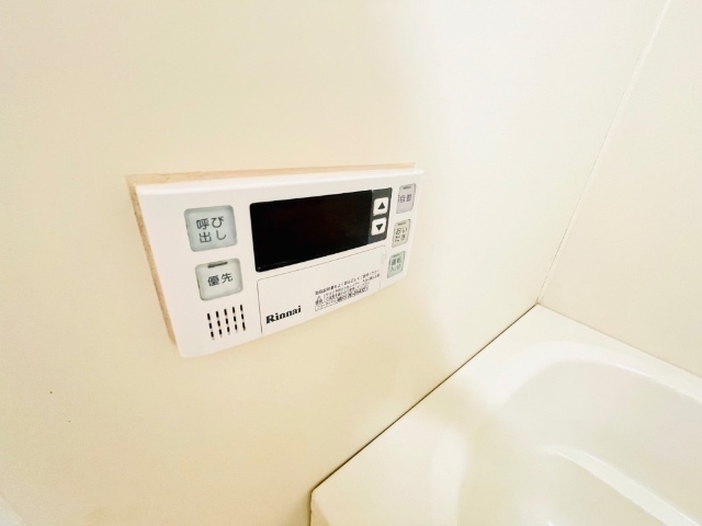 ����23