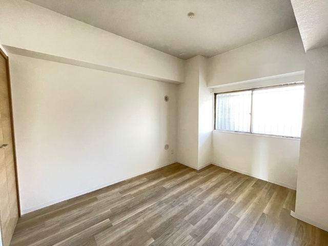 ����17