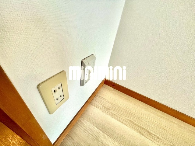 ����15