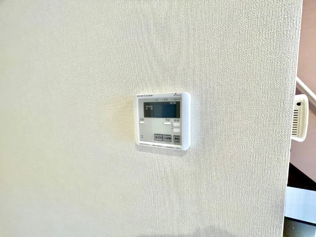 ����18