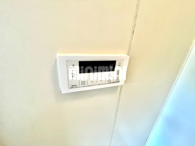 ����12
