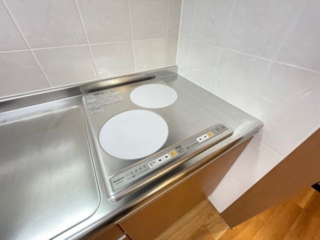 ����15