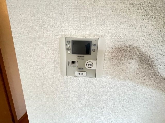 ����12
