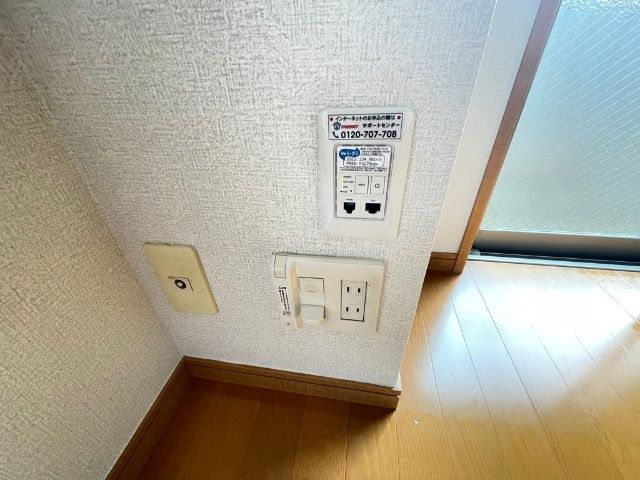 ����8