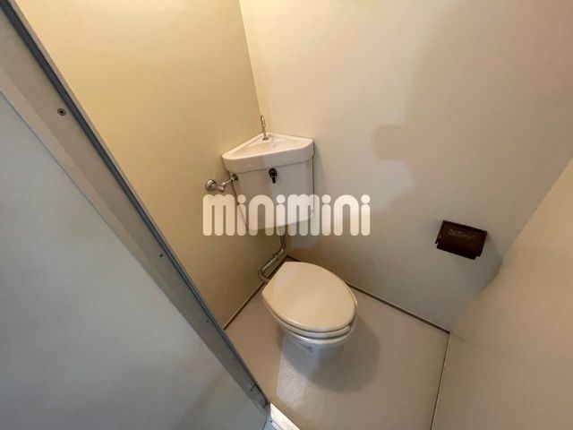 ����4