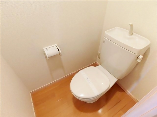 ����4