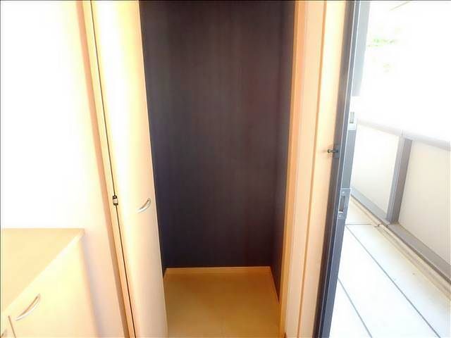 ����20