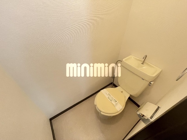 ����9