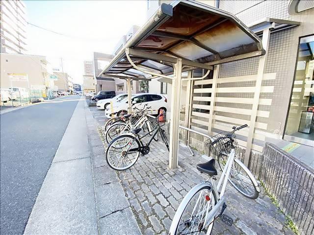 ����12