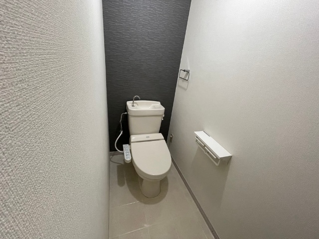����4