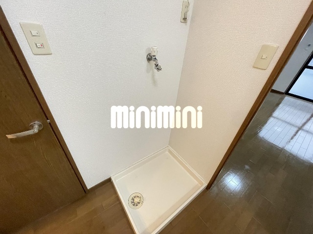 ����18
