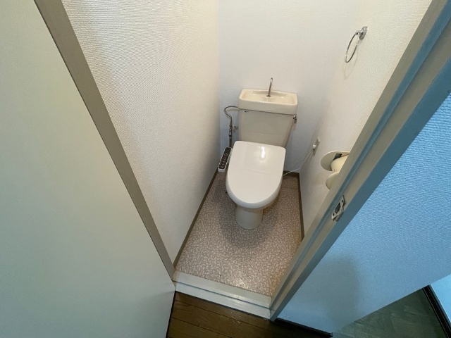 ����4