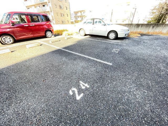 ����15