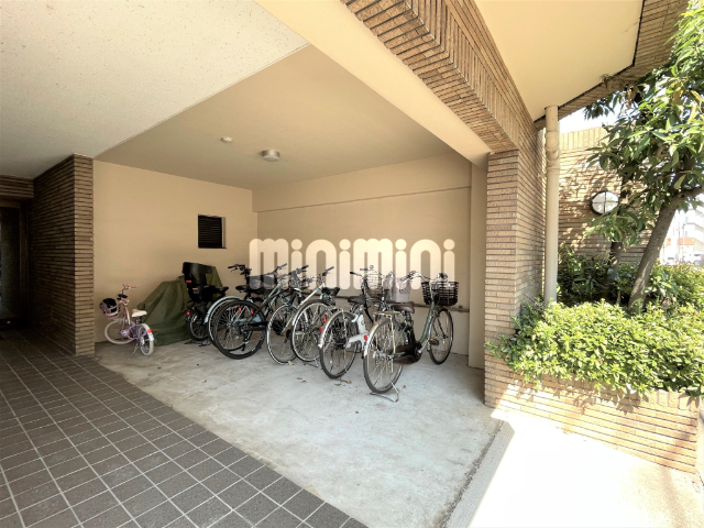 ����15