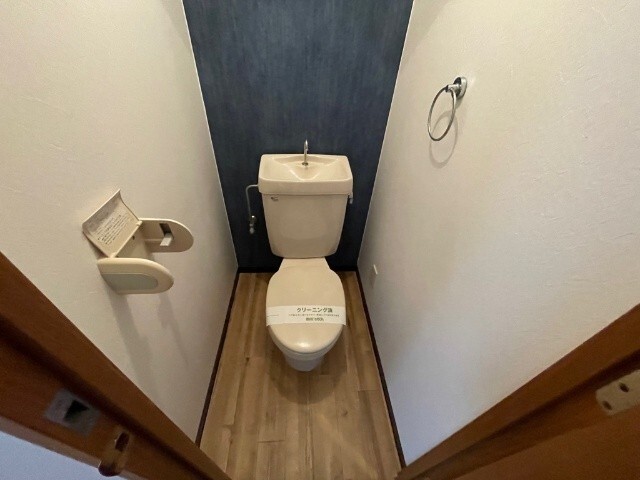 ����4