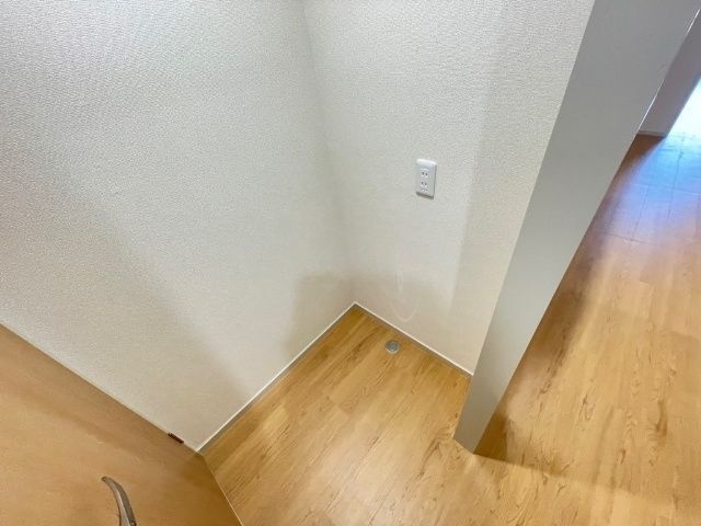 ����13