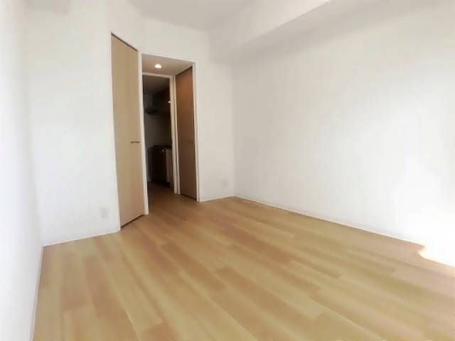 ����8