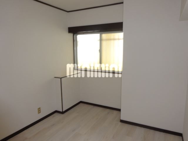 ����8