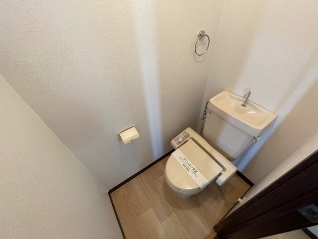����4