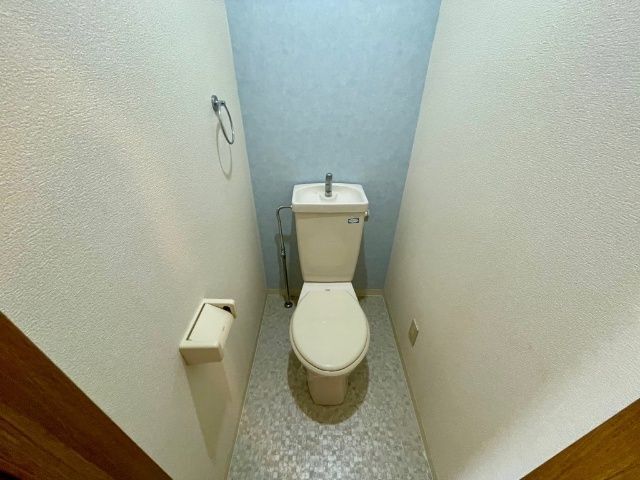 ����4