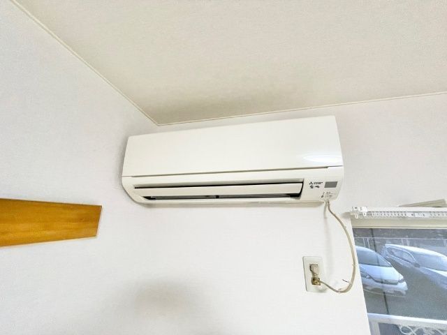 ����12