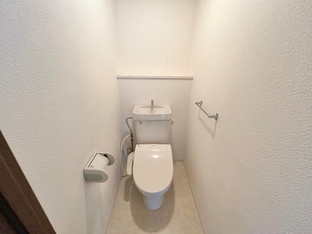 ����4