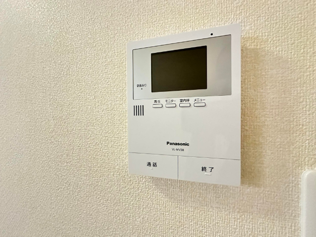����12