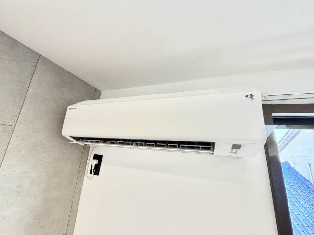 ����9