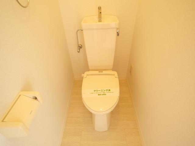����4