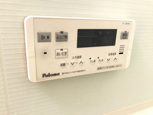 ����18