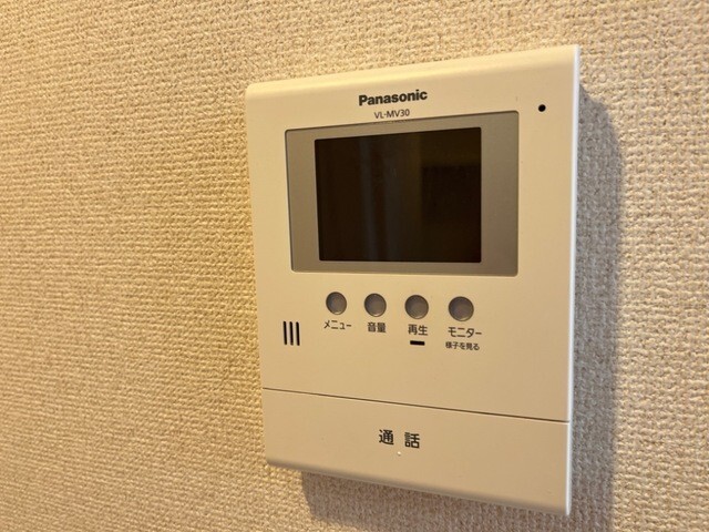 ����12