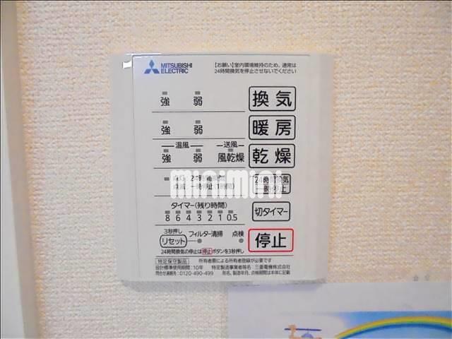 ����12