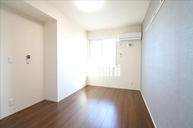 ����16
