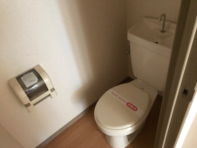 ����8