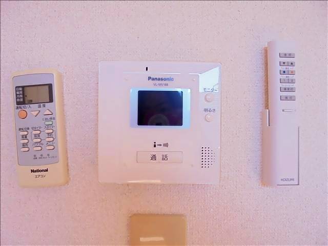 ����12