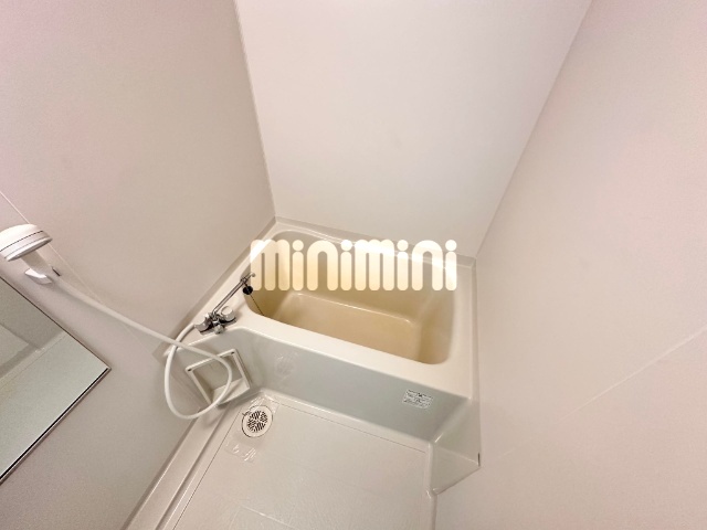 ����3