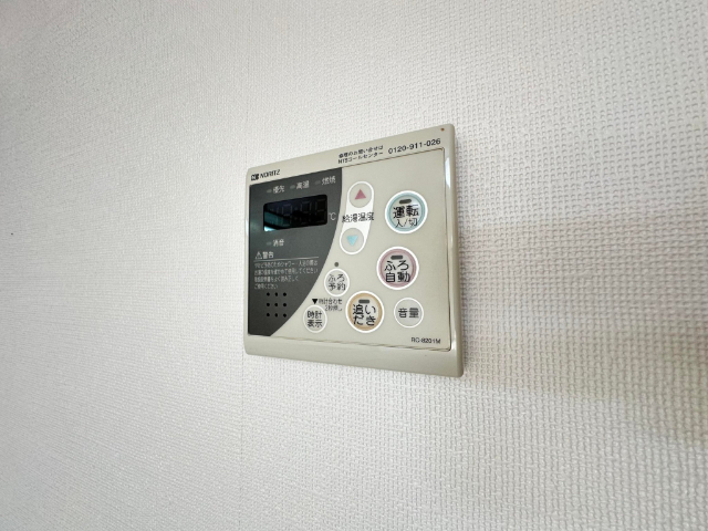 ����12